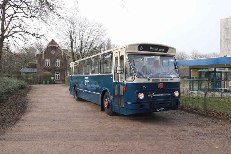 Rondrit met museumbussen door Arnhem